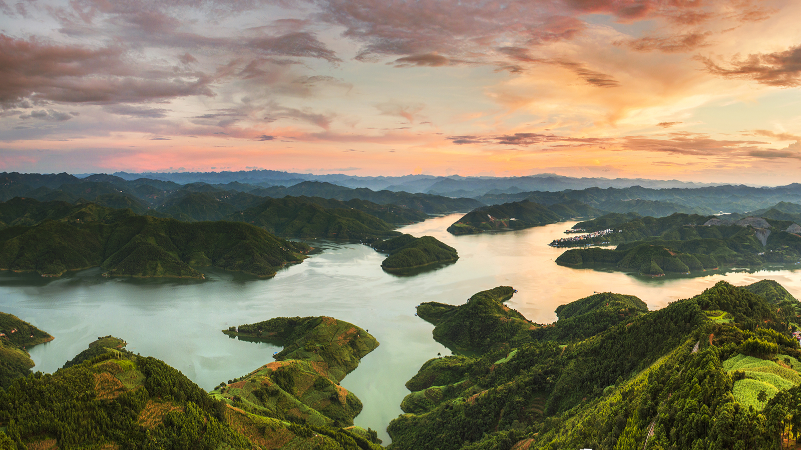 万峰湖風景区